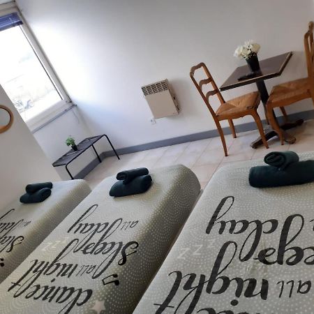 Paris Par Trains, Area, Studios Avec Salle De Bain Et Kitchenette Privees, Ou, Chambres Avec Salles Bain Et Cuisines Communes Persan 외부 사진