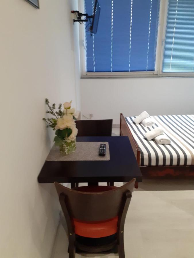 Paris Par Trains, Area, Studios Avec Salle De Bain Et Kitchenette Privees, Ou, Chambres Avec Salles Bain Et Cuisines Communes Persan 외부 사진