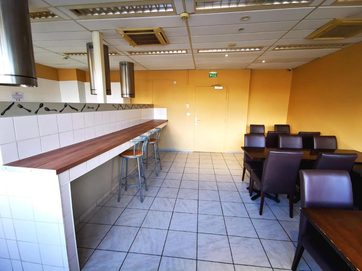 Paris Par Trains, Area, Studios Avec Salle De Bain Et Kitchenette Privees, Ou, Chambres Avec Salles Bain Et Cuisines Communes Persan 외부 사진