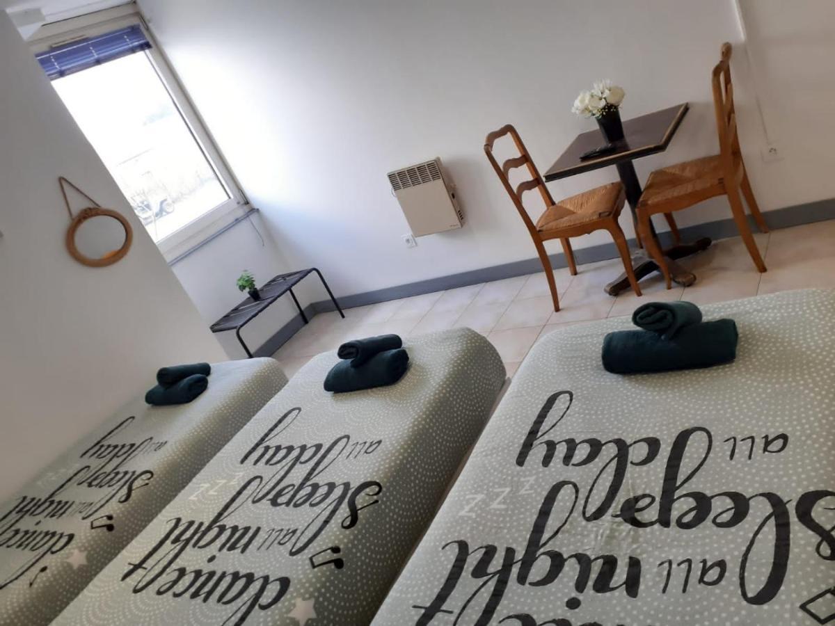 Paris Par Trains, Area, Studios Avec Salle De Bain Et Kitchenette Privees, Ou, Chambres Avec Salles Bain Et Cuisines Communes Persan 외부 사진