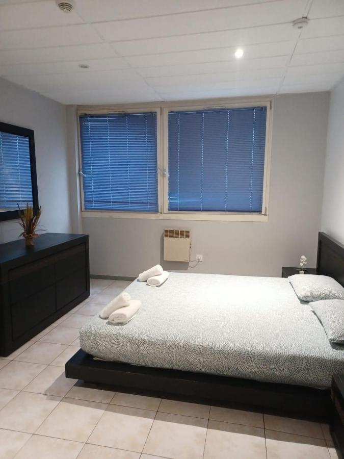 Paris Par Trains, Area, Studios Avec Salle De Bain Et Kitchenette Privees, Ou, Chambres Avec Salles Bain Et Cuisines Communes Persan 외부 사진