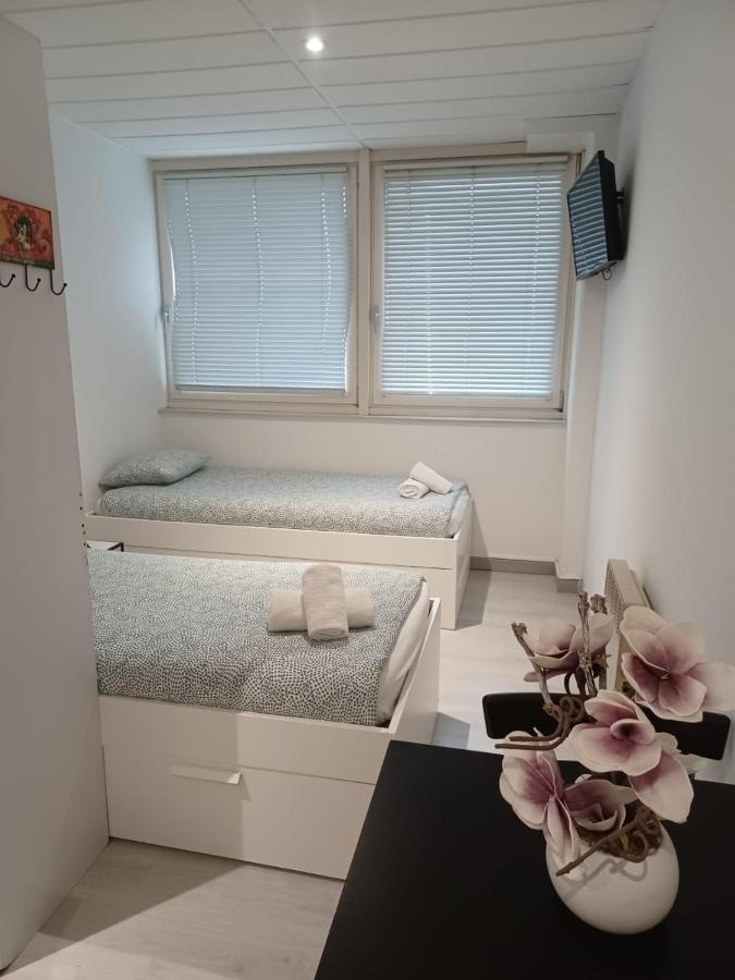 Paris Par Trains, Area, Studios Avec Salle De Bain Et Kitchenette Privees, Ou, Chambres Avec Salles Bain Et Cuisines Communes Persan 외부 사진
