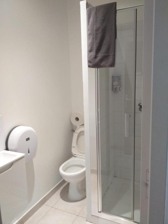 Paris Par Trains, Area, Studios Avec Salle De Bain Et Kitchenette Privees, Ou, Chambres Avec Salles Bain Et Cuisines Communes Persan 외부 사진