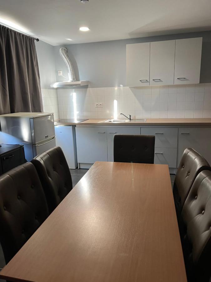 Paris Par Trains, Area, Studios Avec Salle De Bain Et Kitchenette Privees, Ou, Chambres Avec Salles Bain Et Cuisines Communes Persan 외부 사진