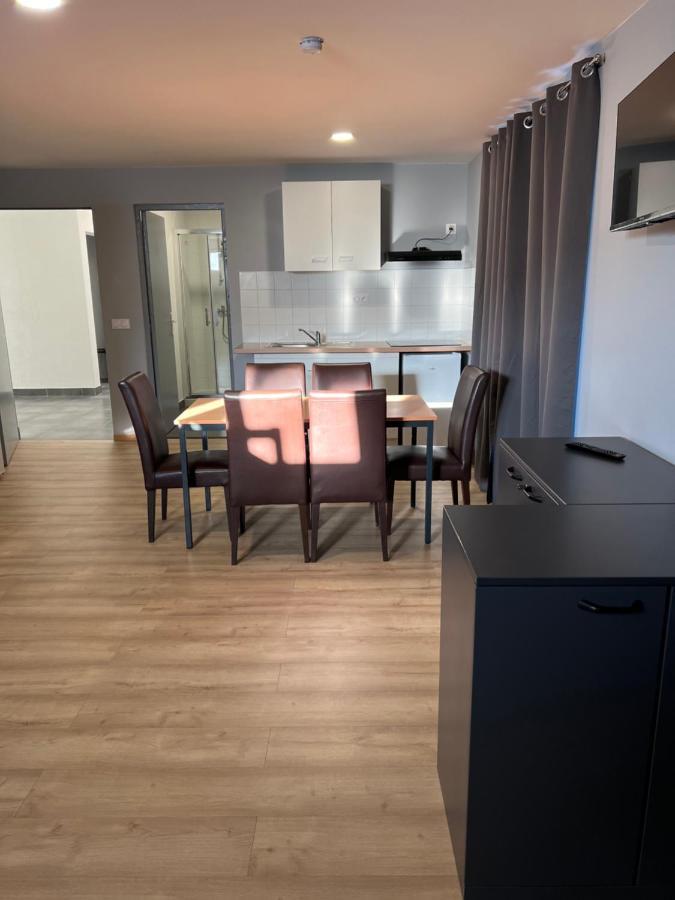 Paris Par Trains, Area, Studios Avec Salle De Bain Et Kitchenette Privees, Ou, Chambres Avec Salles Bain Et Cuisines Communes Persan 외부 사진