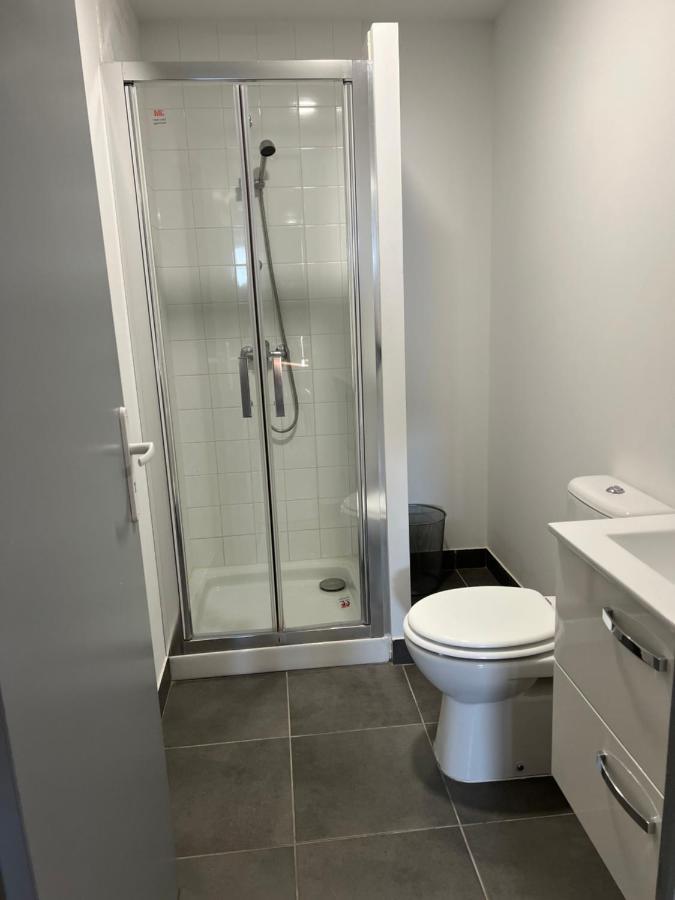 Paris Par Trains, Area, Studios Avec Salle De Bain Et Kitchenette Privees, Ou, Chambres Avec Salles Bain Et Cuisines Communes Persan 외부 사진